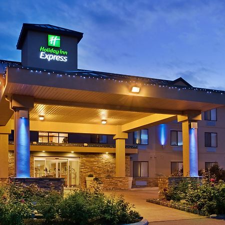 Holiday Inn Express Hotel & Suites Vernon By Ihg Екстериор снимка