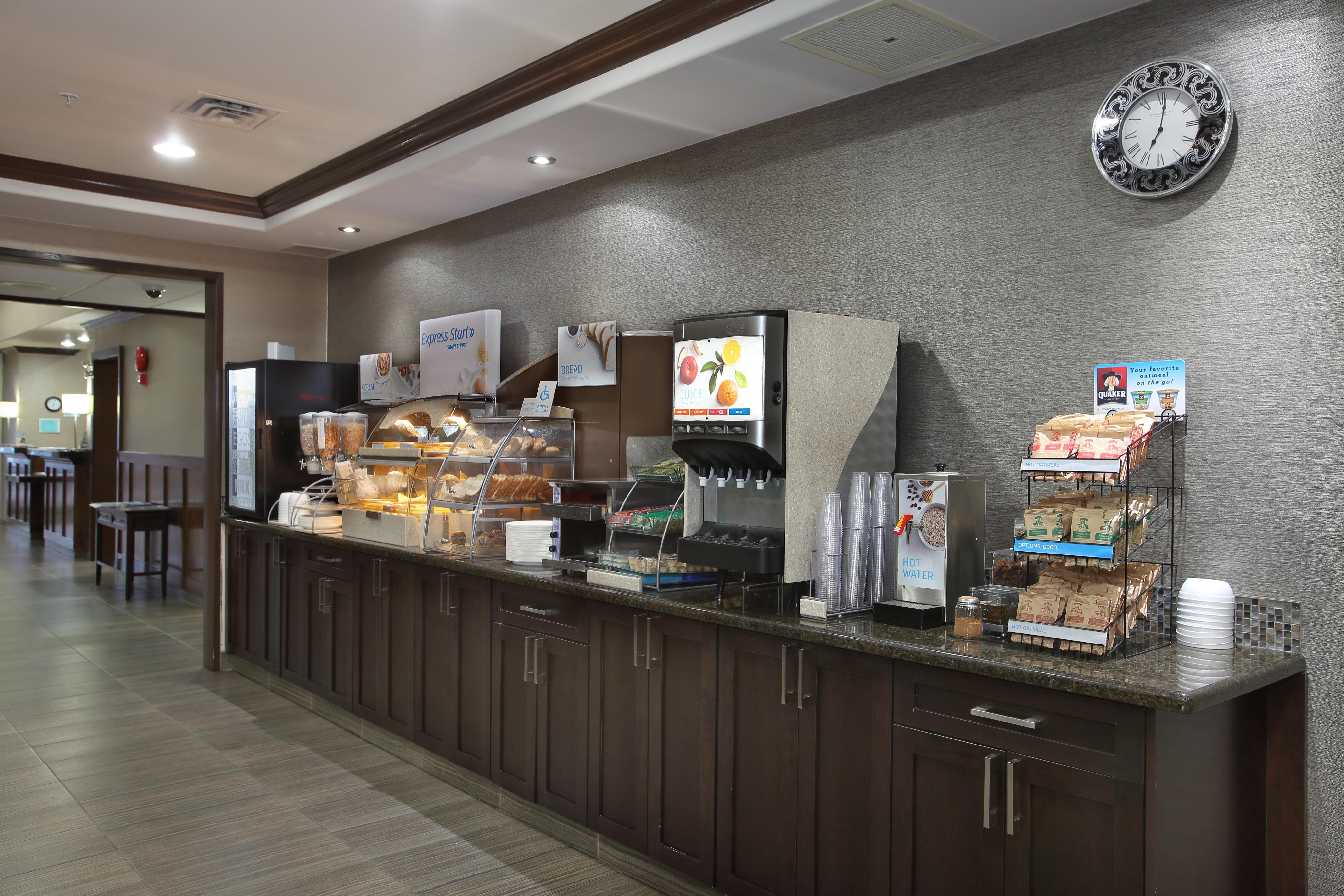 Holiday Inn Express Hotel & Suites Vernon By Ihg Екстериор снимка