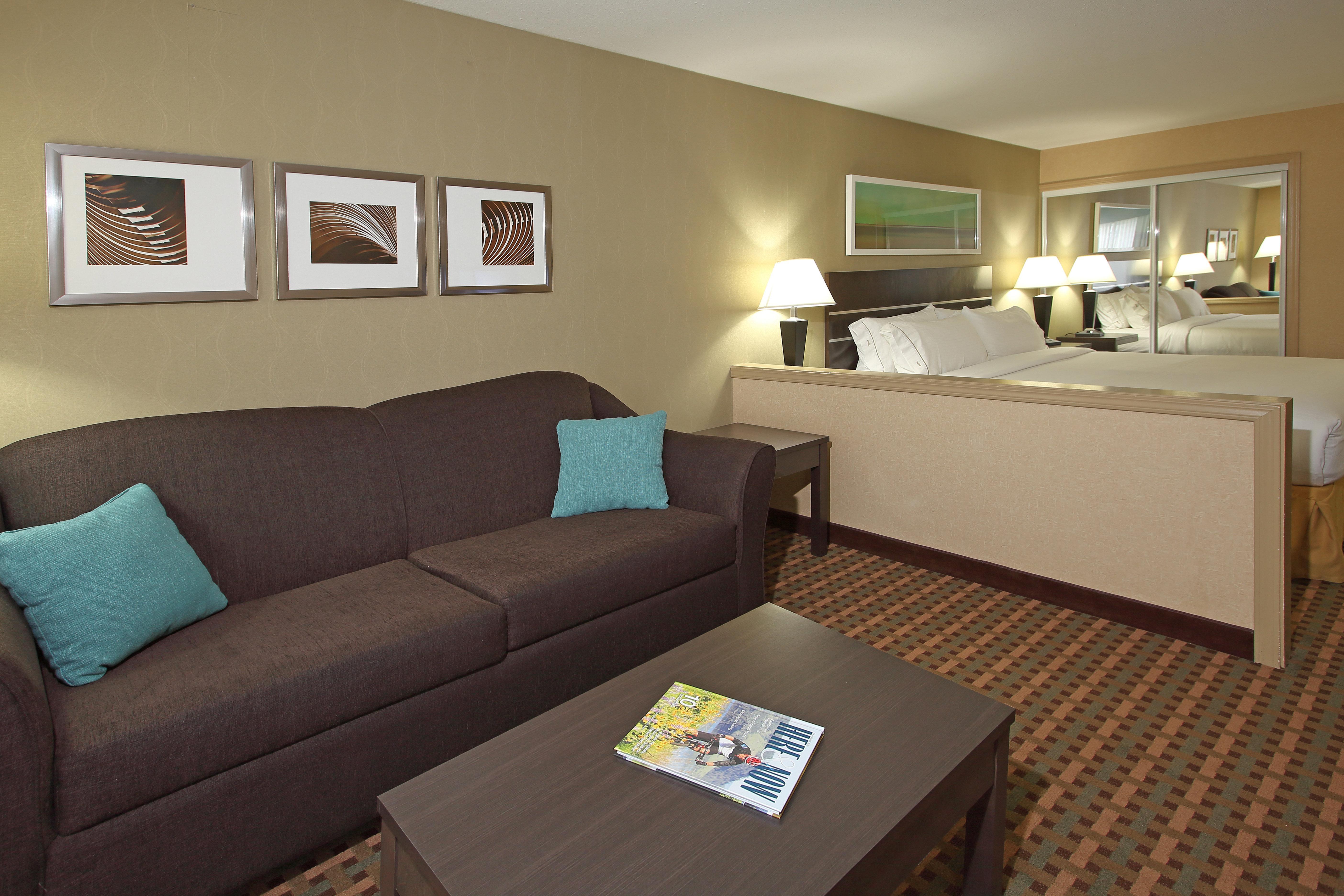 Holiday Inn Express Hotel & Suites Vernon By Ihg Екстериор снимка