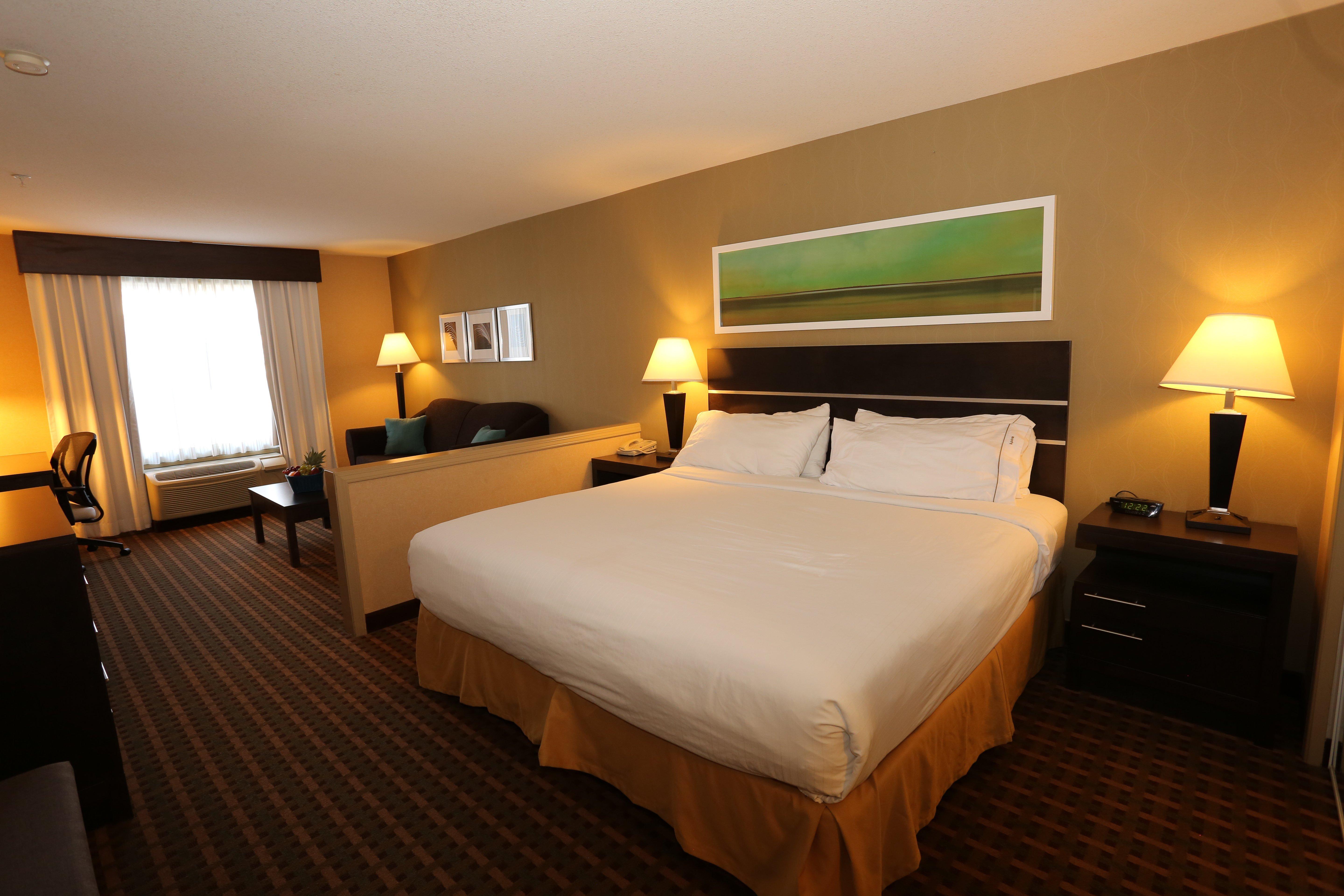 Holiday Inn Express Hotel & Suites Vernon By Ihg Екстериор снимка