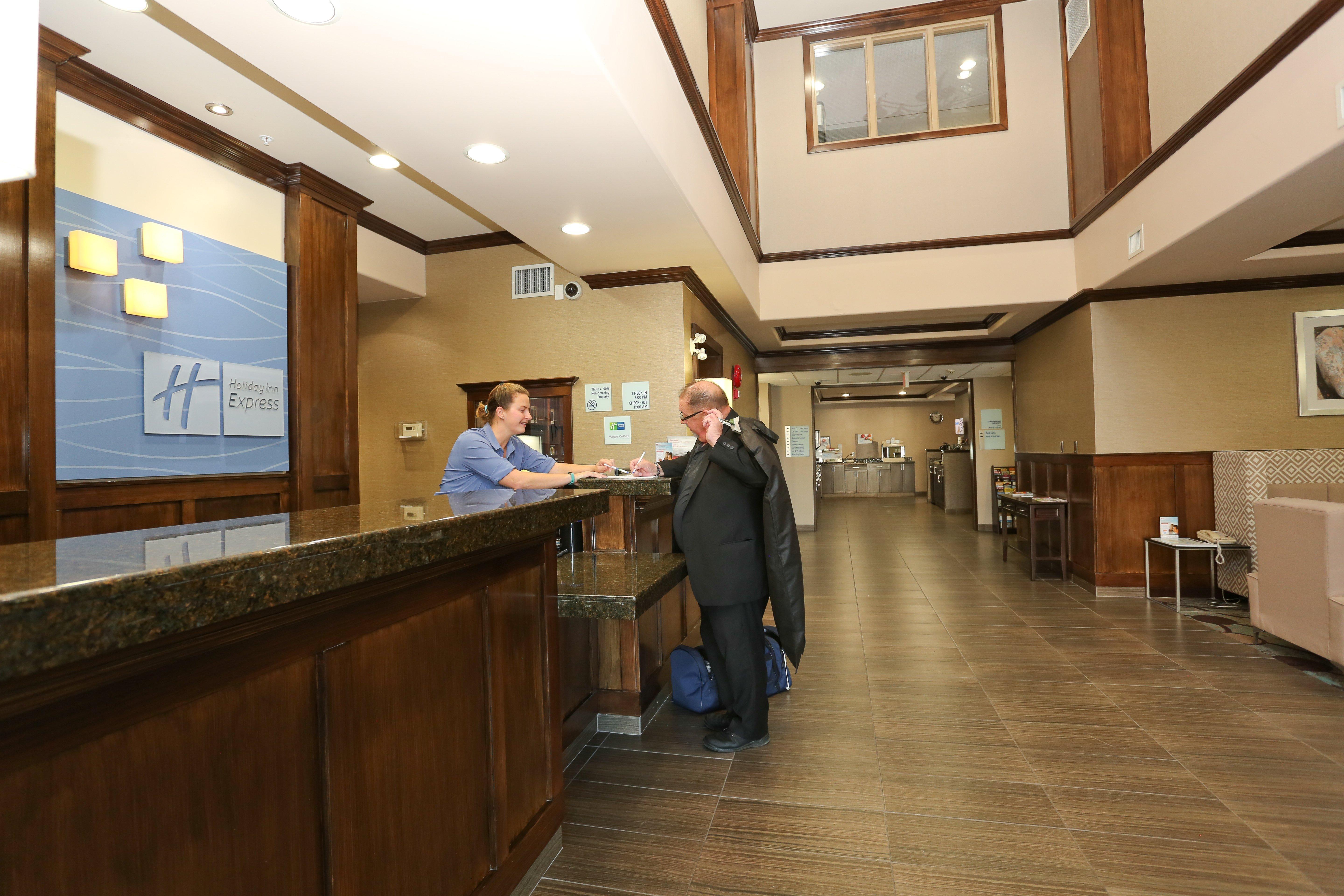 Holiday Inn Express Hotel & Suites Vernon By Ihg Екстериор снимка