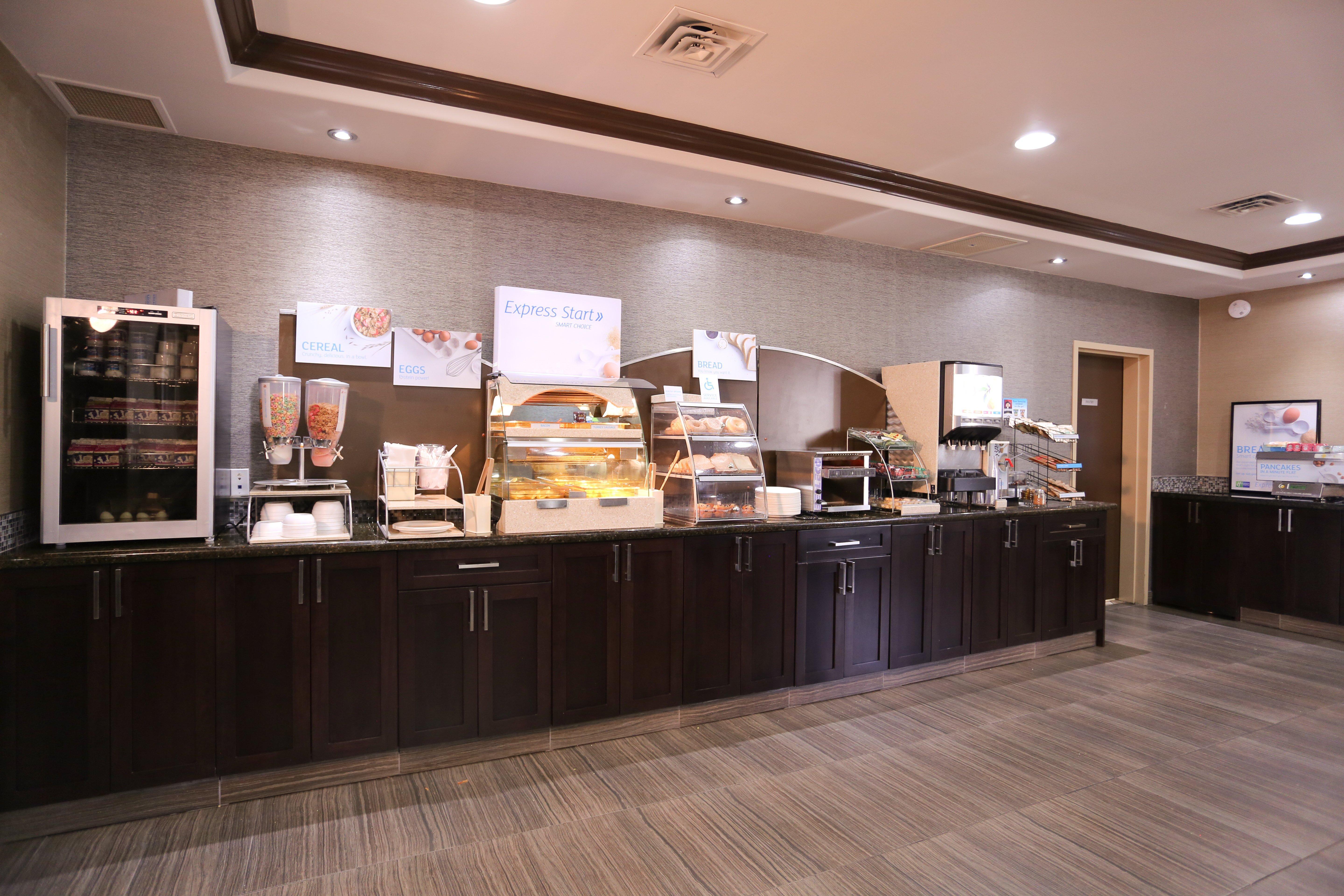 Holiday Inn Express Hotel & Suites Vernon By Ihg Екстериор снимка