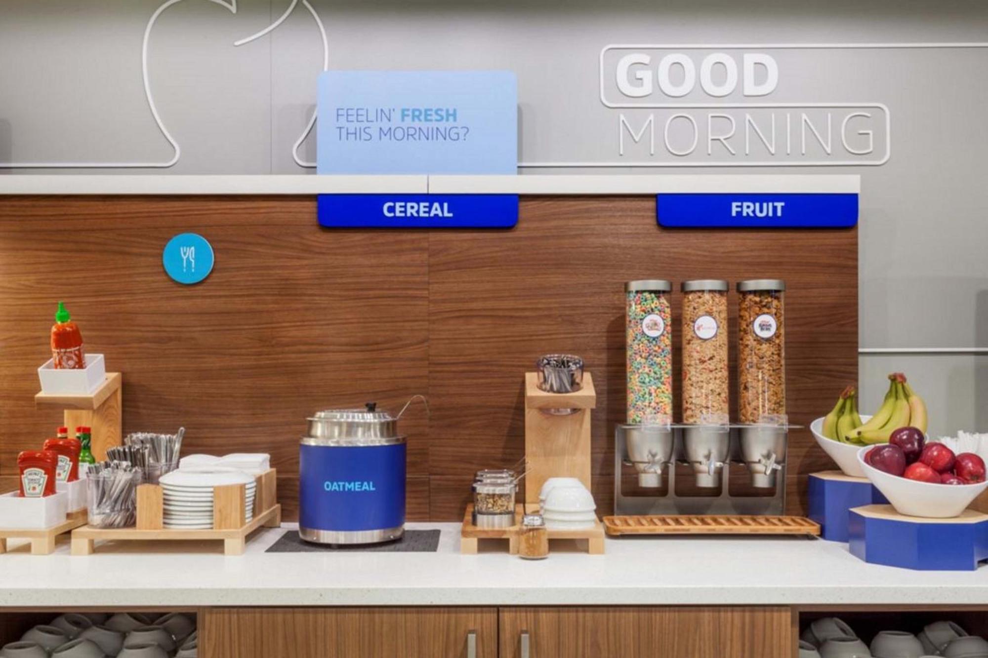 Holiday Inn Express Hotel & Suites Vernon By Ihg Екстериор снимка