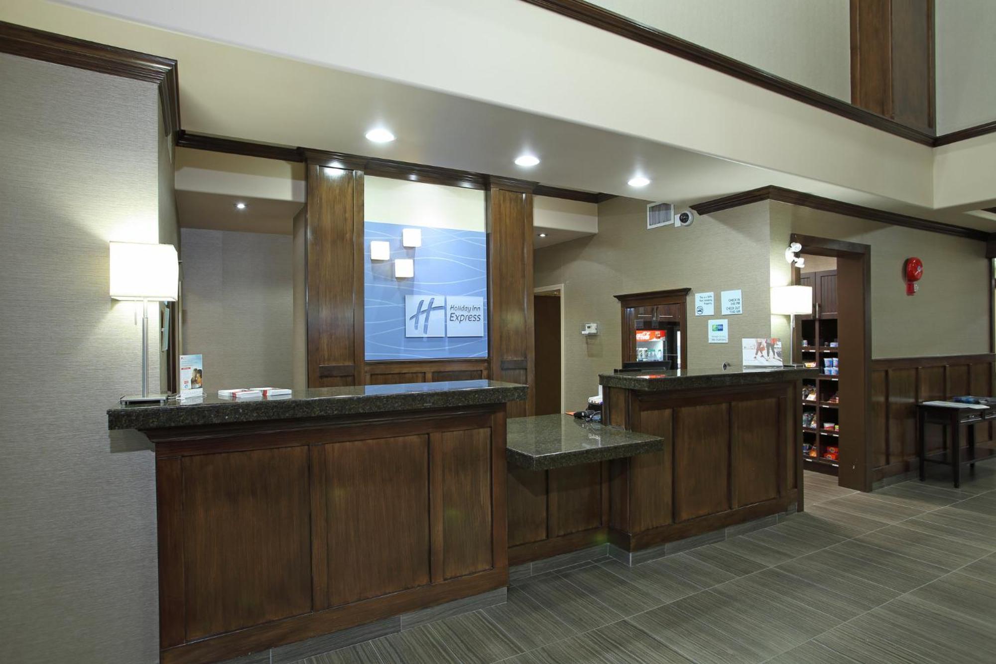 Holiday Inn Express Hotel & Suites Vernon By Ihg Екстериор снимка