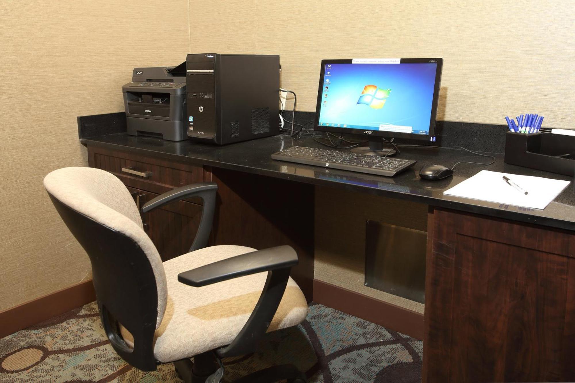 Holiday Inn Express Hotel & Suites Vernon By Ihg Екстериор снимка