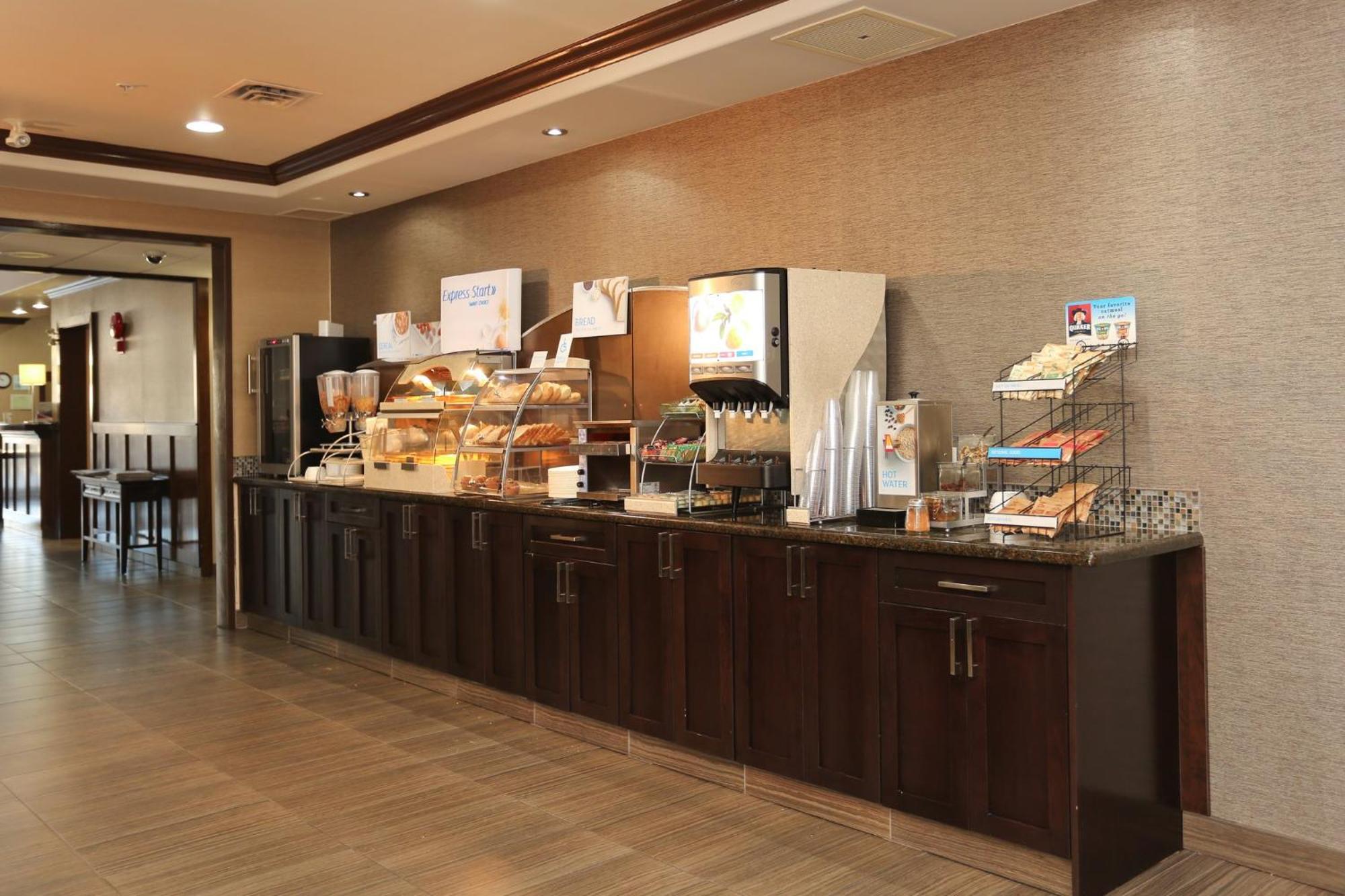 Holiday Inn Express Hotel & Suites Vernon By Ihg Екстериор снимка