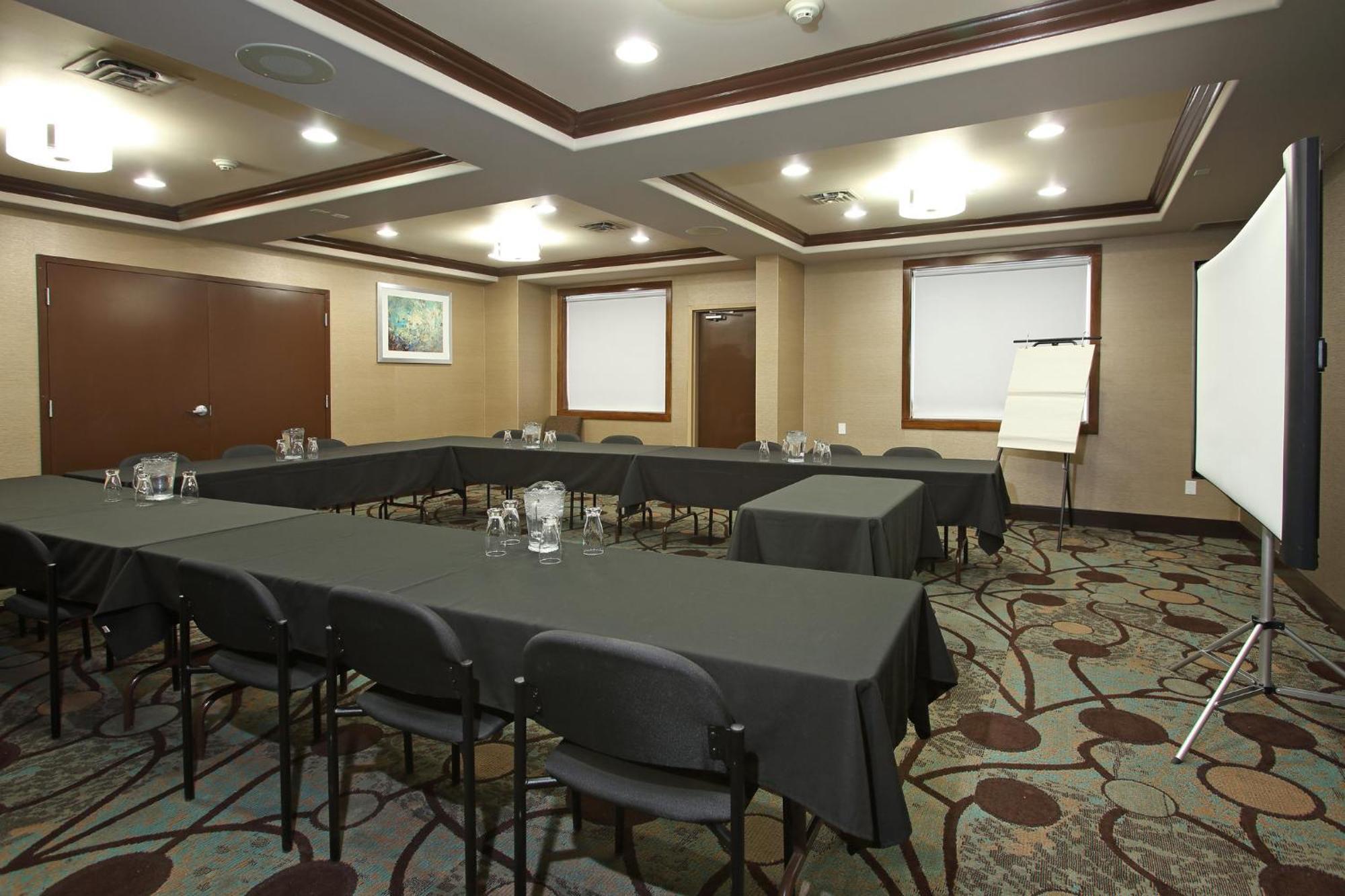 Holiday Inn Express Hotel & Suites Vernon By Ihg Екстериор снимка