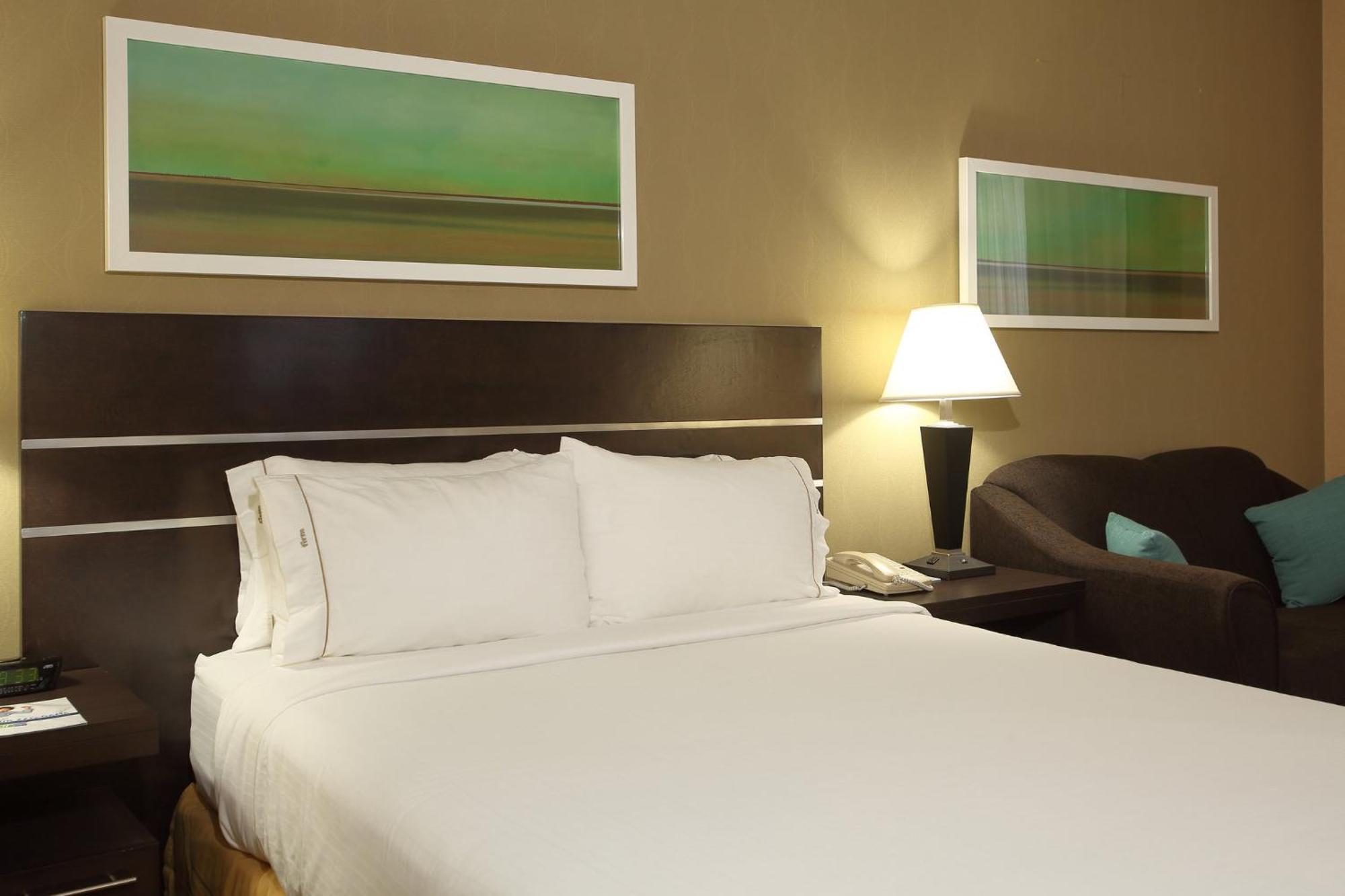 Holiday Inn Express Hotel & Suites Vernon By Ihg Екстериор снимка