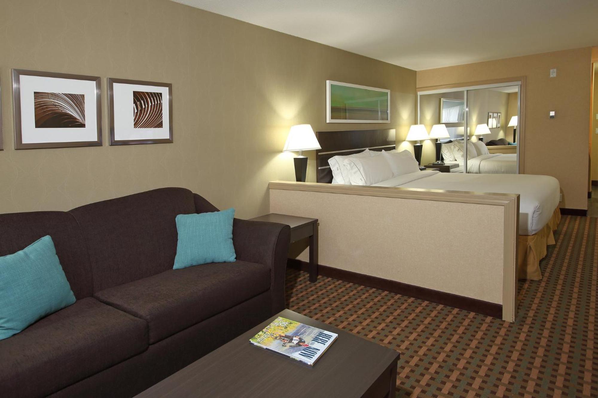 Holiday Inn Express Hotel & Suites Vernon By Ihg Екстериор снимка