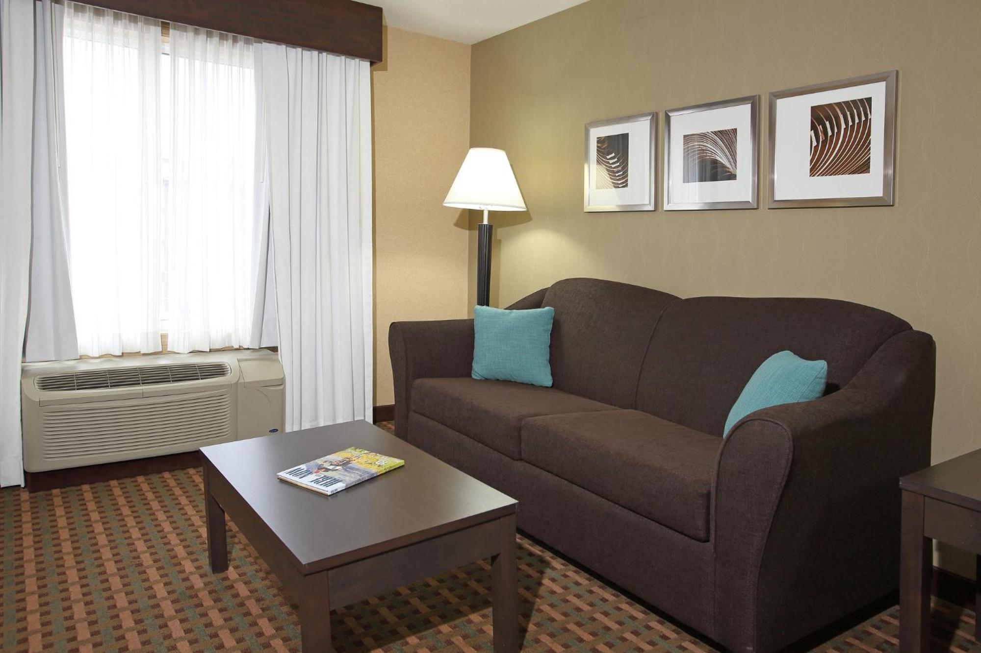 Holiday Inn Express Hotel & Suites Vernon By Ihg Екстериор снимка