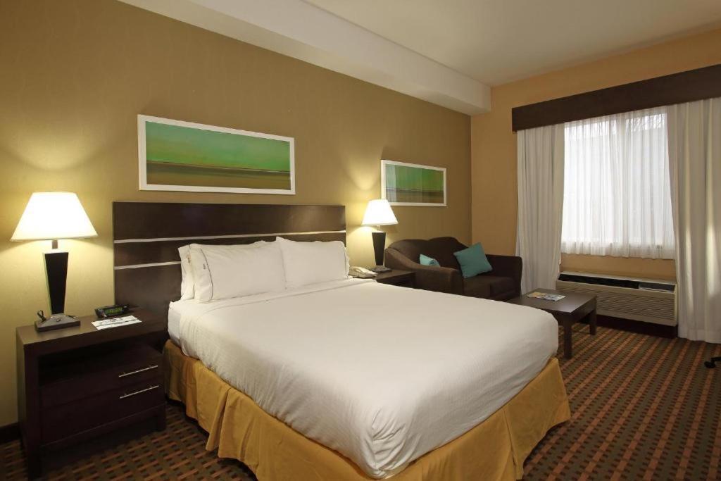 Holiday Inn Express Hotel & Suites Vernon By Ihg Екстериор снимка